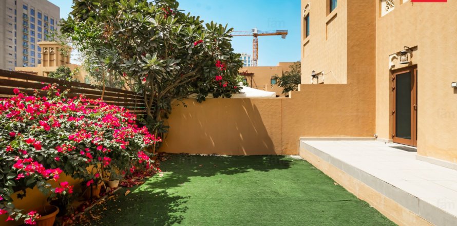 Adosado en Al Furjan, Dubai, 3 dormitorios, 224 m², № 12017