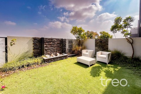 Villa in Dubai South (Dubai World Central), Dubai 3 bedrooms, 150.5 sq.m. № 136283 - photo 2