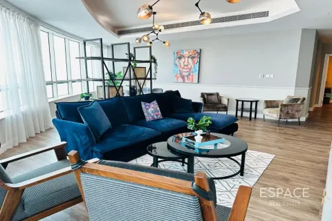 Apartment in Dubai Marina, Dubai 4 bedrooms, 228 sq.m. № 122864 - photo 3