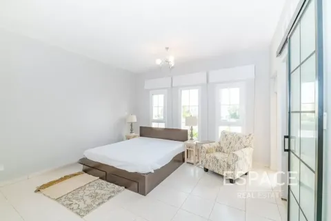 Villa in Springs 4, The Springs, Dubai 3 bedrooms, 228 sq.m. № 122869 - photo 11