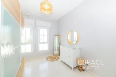 Villa in Springs 4, The Springs, Dubai 3 bedrooms, 228 sq.m. № 122869 - photo 9