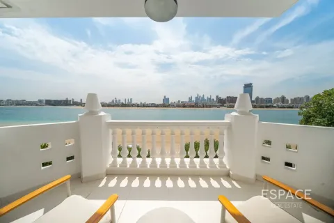 Villa in Palm Jumeirah, Dubai 4 bedrooms, 465 sq.m. № 122863 - photo 12