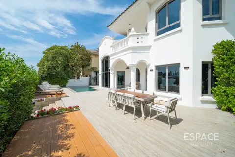 Villa in Palm Jumeirah, Dubai 4 bedrooms, 465 sq.m. № 122863 - photo 2