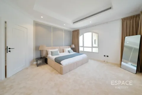 Villa in Palm Jumeirah, Dubai 4 bedrooms, 465 sq.m. № 122863 - photo 7