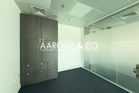 Снять в аренду офис в Sheikh Zayed Road, Дубай: 372м², № 78278 - фото 9