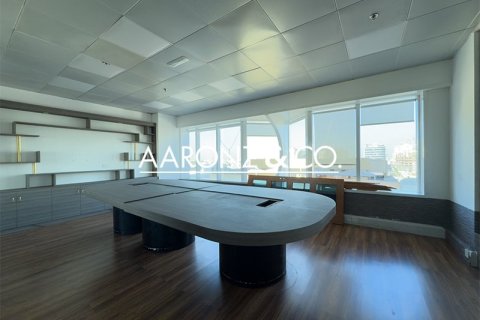 Снять в аренду офис в Sheikh Zayed Road, Дубай: 372м², № 78278 - фото 2