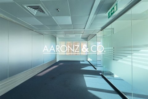 Снять в аренду офис в Sheikh Zayed Road, Дубай: 372м², № 78278 - фото 1