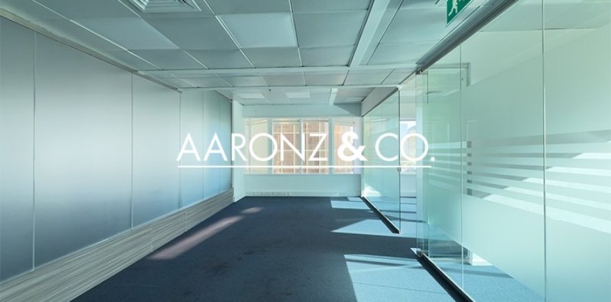 Офис в Sheikh Zayed Road, Дубай, 372м², № 78278