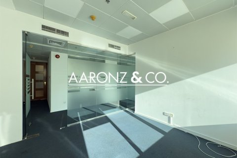 Снять в аренду офис в Sheikh Zayed Road, Дубай: 372м², № 78278 - фото 5