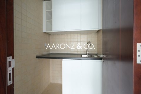 Office in Jumeirah Lake Towers, Dubai 98.3 sq.m. № 78283 - photo 12