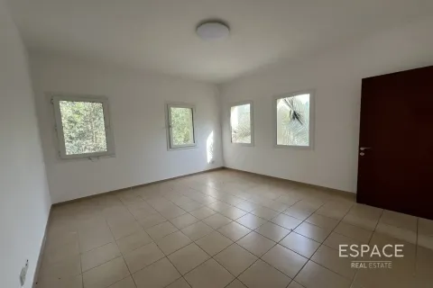 Снять в аренду таунхаус в Арабиан Ранчес, Дубай: 3 спальни, 301м², № 71270 - фото 6