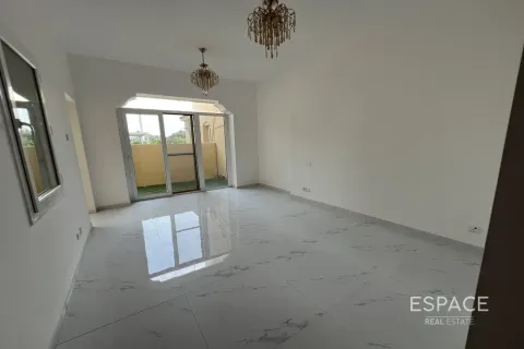 Снять в аренду таунхаус в Арабиан Ранчес, Дубай: 3 спальни, 301м², № 71270 - фото 8