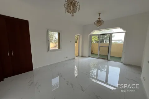 Снять в аренду таунхаус в Арабиан Ранчес, Дубай: 3 спальни, 301м², № 71270 - фото 3