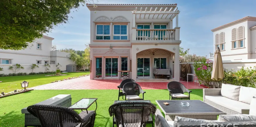 Таунхаус в Jumeirah Village Triangle, Дубай, 2 спальни, 275м², № 71268