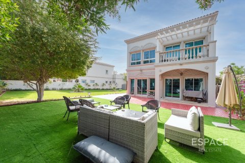 Снять в аренду таунхаус в Jumeirah Village Triangle, Дубай: 2 спальни, 275м², № 71268 - фото 19