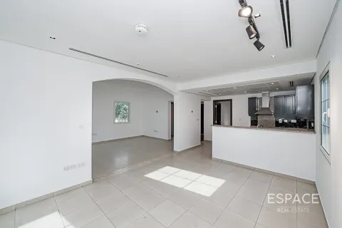 Снять в аренду таунхаус в Jumeirah Village Triangle, Дубай: 2 спальни, 275м², № 71268 - фото 4