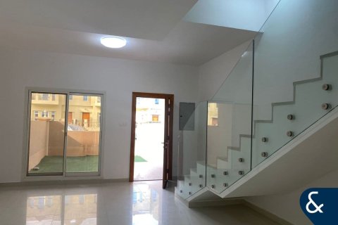 Villa en Jumeirah Village Circle, Dubai, 4 dormitorios, 236 m², № 75674 - foto 3