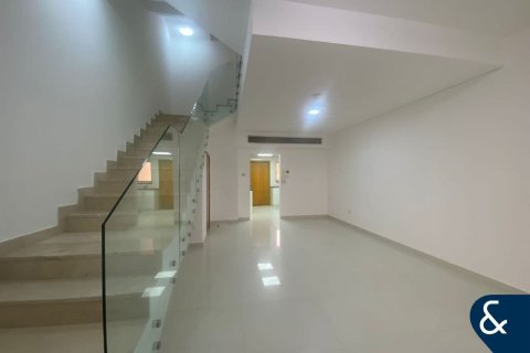 Villa en Jumeirah Village Circle, Dubai, 4 dormitorios, 236 m², № 75674 - foto 2