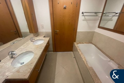 Apartment in The Views, Dubai 2 bedrooms, 124 sq.m. № 99117 - photo 15