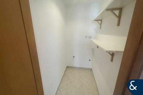 Apartment in The Views, Dubai 2 bedrooms, 124 sq.m. № 99117 - photo 14