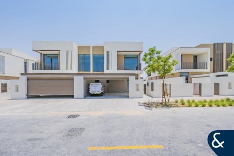 Villa in Al Furjan, Dubai 4 bedrooms, 335 sq.m. № 76069 - photo 1