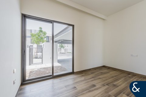 Villa in Al Furjan, Dubai 4 bedrooms, 335 sq.m. № 76069 - photo 16