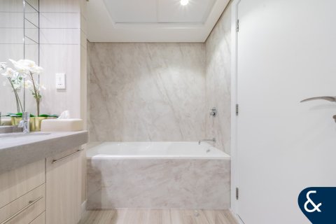 Apartment in Downtown Dubai (Downtown Burj Dubai), Dubai 2 bedrooms, 125 sq.m. № 76075 - photo 14