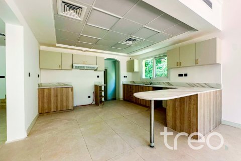 Villa in Meadows, Dubai 4 bedrooms, 553.33 sq.m. № 136257 - photo 9