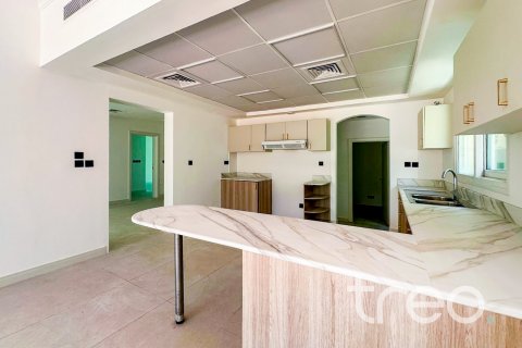 Villa in Meadows, Dubai 4 bedrooms, 553.33 sq.m. № 136257 - photo 8