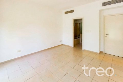 Villa in Meadows, Dubai 4 bedrooms, 553.33 sq.m. № 136257 - photo 11