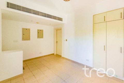 Villa in Meadows, Dubai 4 bedrooms, 553.33 sq.m. № 136257 - photo 2