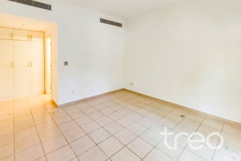 Villa in Meadows, Dubai 4 bedrooms, 553.33 sq.m. № 136257 - photo 12