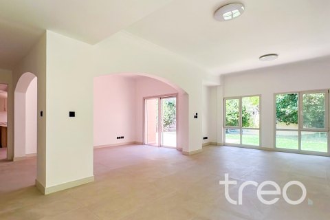 Villa in Meadows, Dubai 4 bedrooms, 553.33 sq.m. № 136257 - photo 7