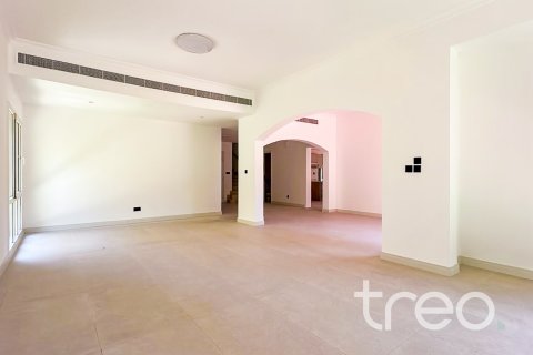 Villa in Meadows, Dubai 4 bedrooms, 553.33 sq.m. № 136257 - photo 6
