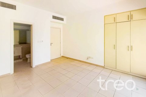 Villa in Meadows, Dubai 4 bedrooms, 553.33 sq.m. № 136257 - photo 17
