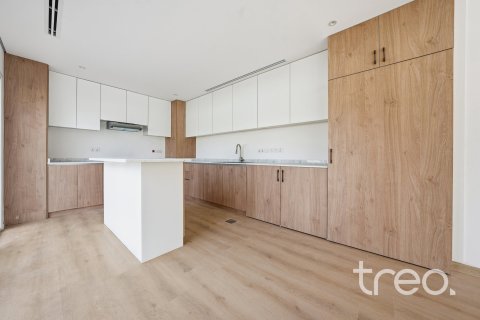 Villa in Meadows, Dubai 5 bedrooms, 84.17 sq.m. № 136258 - photo 6