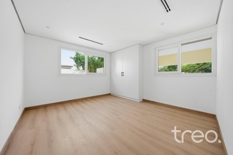 Villa in Meadows, Dubai 5 bedrooms, 84.17 sq.m. № 136258 - photo 14