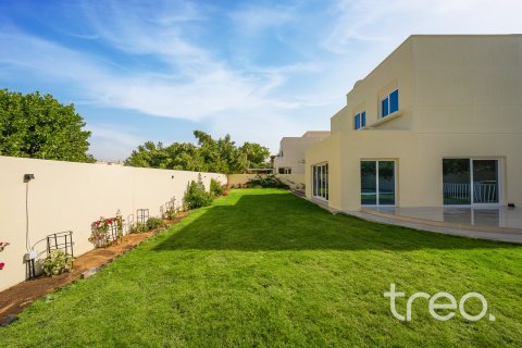 Villa in Meadows, Dubai 5 bedrooms, 84.17 sq.m. № 136258 - photo 21