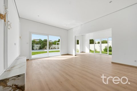 Villa in Meadows, Dubai 5 bedrooms, 84.17 sq.m. № 136258 - photo 4