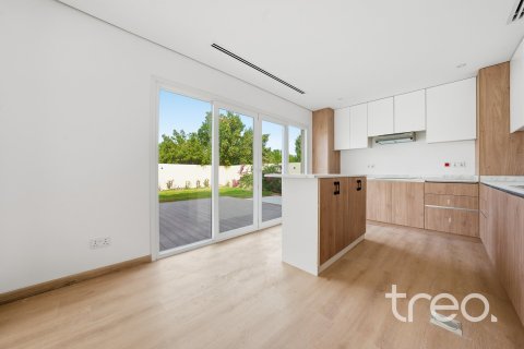 Villa in Meadows, Dubai 5 bedrooms, 84.17 sq.m. № 136258 - photo 2
