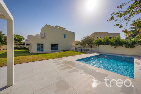 Villa in Meadows, Dubai 5 bedrooms, 84.17 sq.m. № 136258 - photo 22