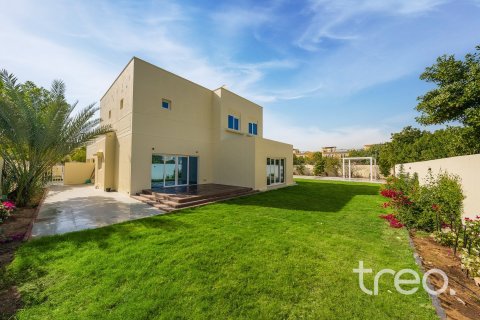 Villa in Meadows, Dubai 5 bedrooms, 84.17 sq.m. № 136258 - photo 10