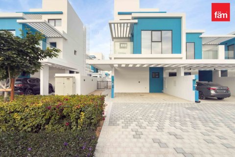 Снять в аренду виллу в Дубае: 5 спален, 219.6м², № 90331 - фото 2