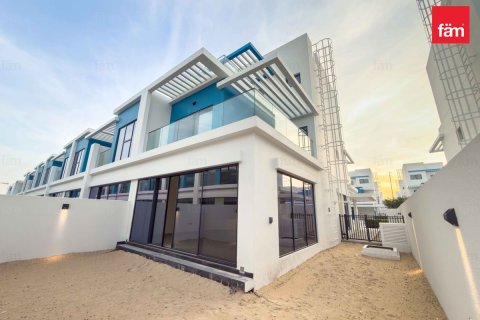 Снять в аренду виллу в Дубае: 5 спален, 219.6м², № 90331 - фото 6