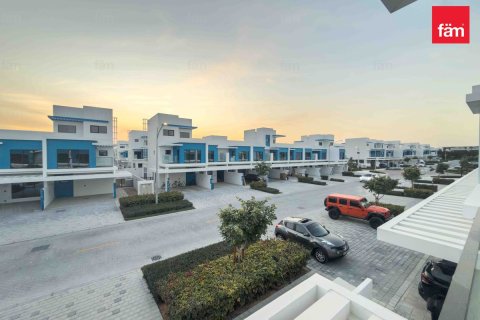 Снять в аренду виллу в Дубае: 5 спален, 219.6м², № 90331 - фото 5