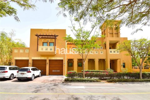 Villa in Al Furjan, Dubai 6 bedrooms, 637 sq.m. № 43357 - photo 1