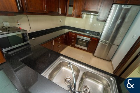 Apartamento en Golf Towers, The Views, Dubai, 2 dormitorios, 118 m², № 98532 - foto 11