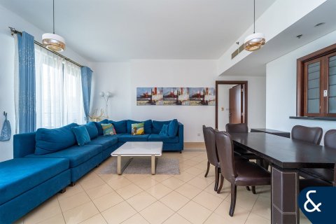 Apartamento en Golf Towers, The Views, Dubai, 2 dormitorios, 118 m², № 98532 - foto 3