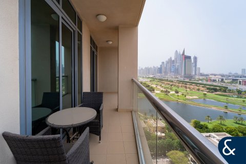 Apartamento en Golf Towers, The Views, Dubai, 2 dormitorios, 118 m², № 98532