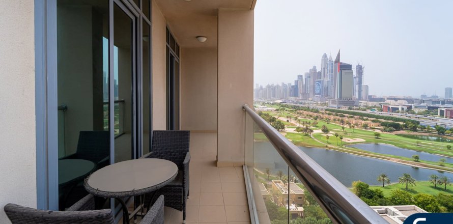 Apartamento en Golf Towers, The Views, Dubai, 2 dormitorios, 118 m², № 98532